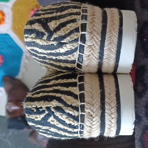 Vince Camuto Blk/ Light Tan Zebra platform Sneakers - Picture 8 of 8